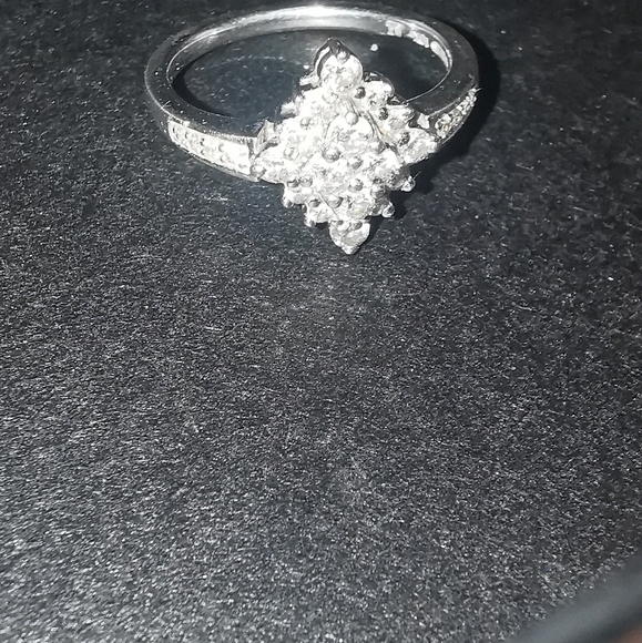 Engagement ring - Picture 3 of 6